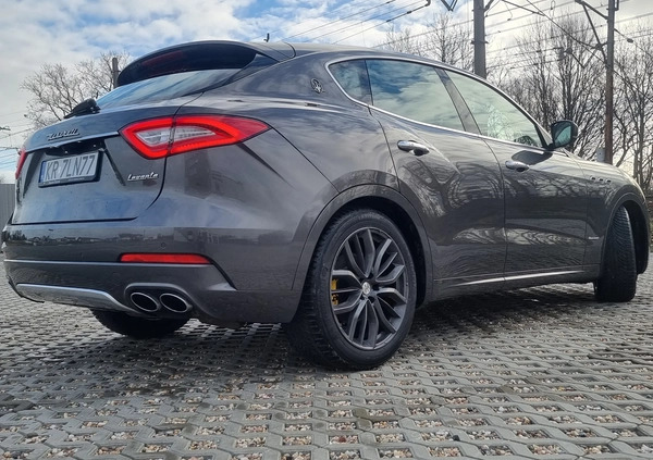 Maserati Levante cena 292999 przebieg: 53000, rok produkcji 2019 z Tarnobrzeg małe 631